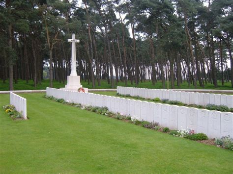 Givenchy Road Canadian Cemetery in Neuville